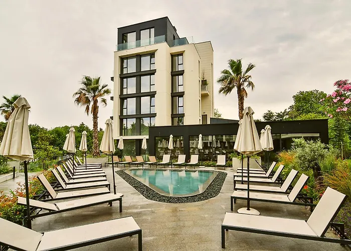 Sea Flats With Pool In Azur Apartamento