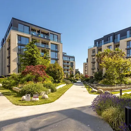 Sea Flats With Pool In Azur Святые Константин и Елена